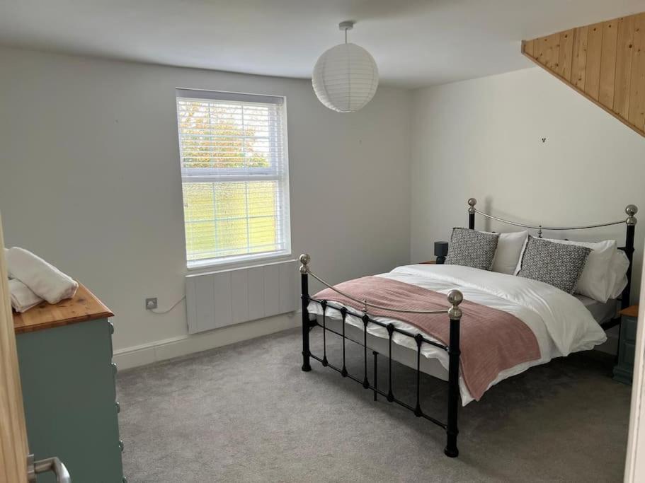 2 Bedroom Cottage In Old Town سويندون المظهر الخارجي الصورة